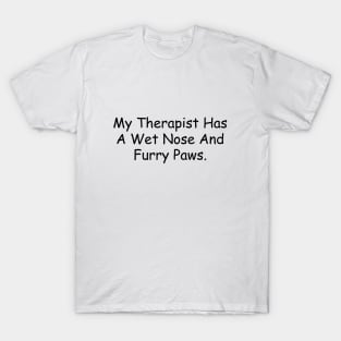 my therapist has a wet nose and furry paws- cat mom T-Shirt